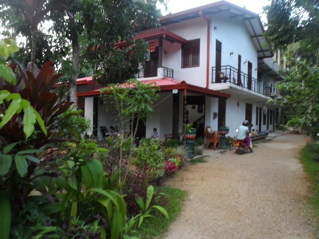 Piumi House Guest House Dickwella Exterior photo